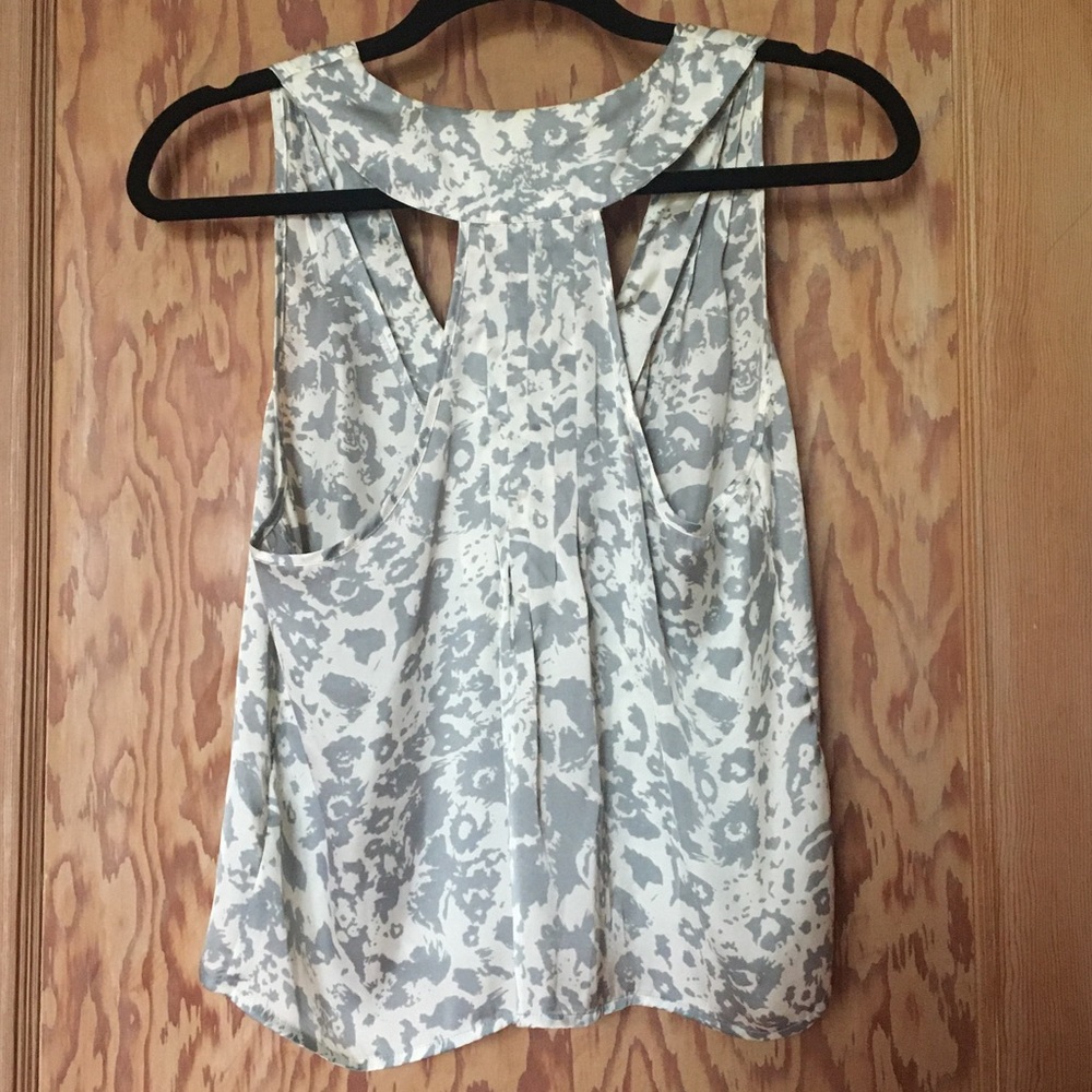 Sleeveless Razorback blouse - Picture 6 of 8